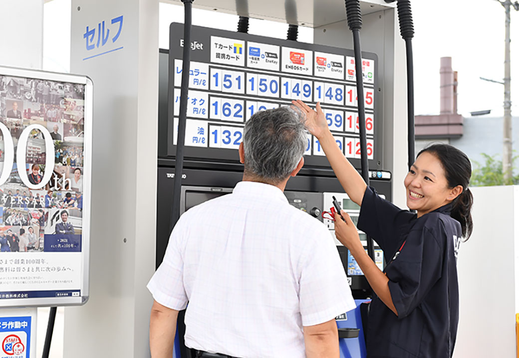 熟練のスタッフのみが洗車を担当